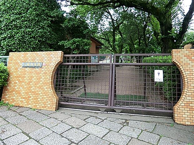 八幡幼稚園（約1,045m）