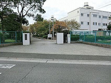 横浜市立金沢中学校 1756m