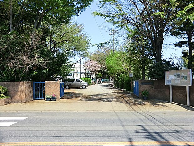 川口市立安行中学校(約1,497m)
