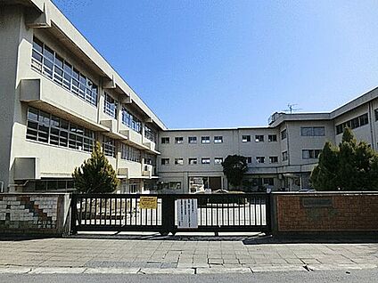 松戸市立上本郷小学校 609m