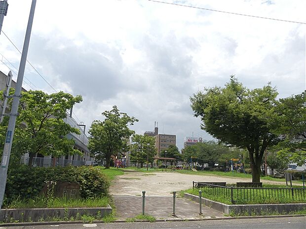 長田公園(約1,296m)