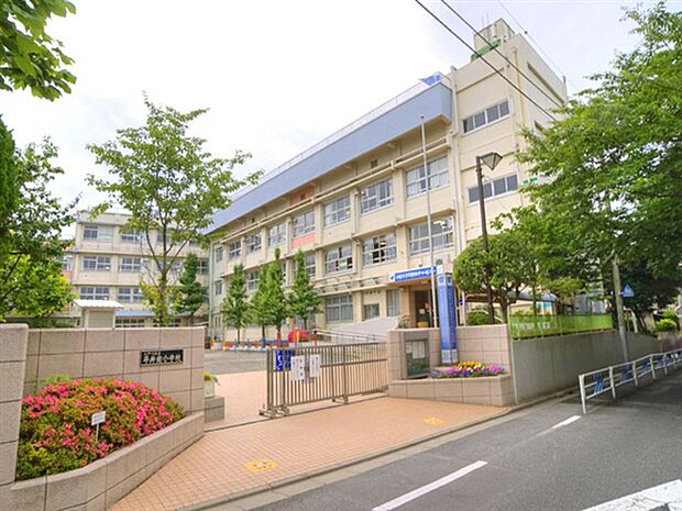 江戸川区立平井南小学校(約124m)