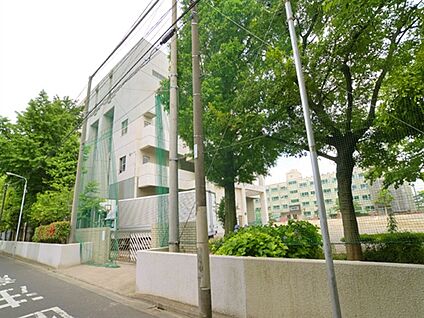江戸川区立上一色中学校 616m