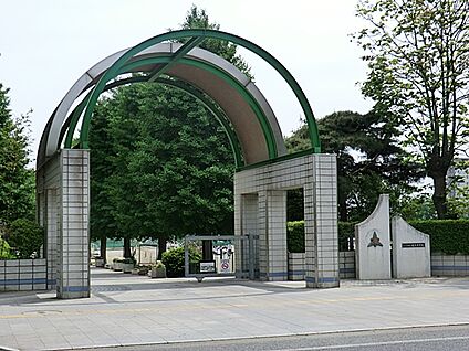 さいたま市立植竹中学校 327m