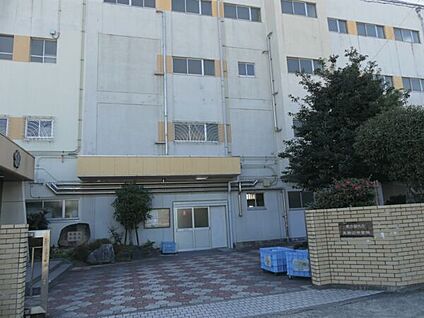 名古屋市立天神山中学校 951m
