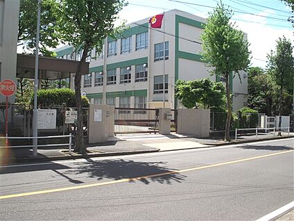 名古屋市立明豊中学校 297m
