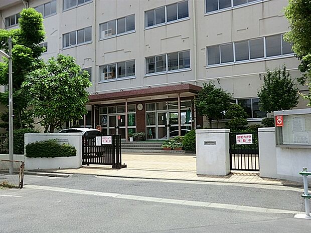 葛飾区立新宿中学校（約389m）