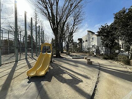 高井戸西公園 1056m