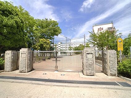 足立区立第十四中学校 1629m