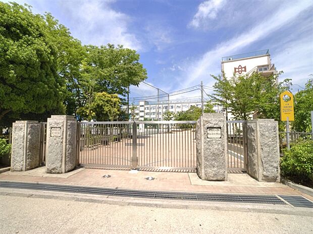 足立区立第十四中学校(約1,168m)