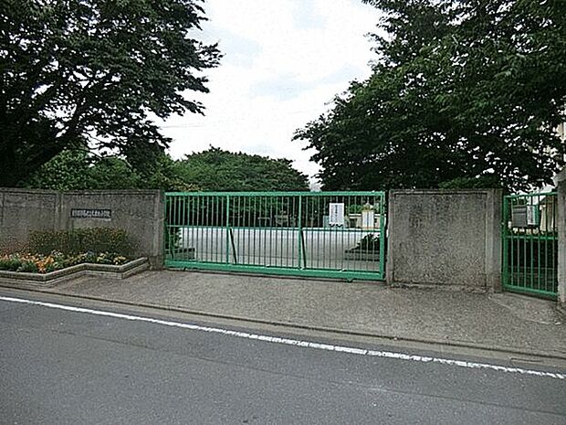 練馬区立泉新公園(約1,112m)
