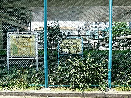 西参道児童遊園地 608m