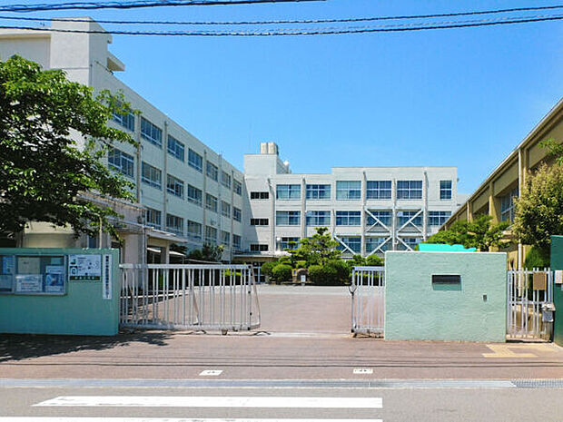 高槻市立郡家小学校（約622m）