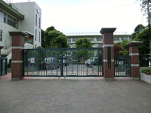 さいたま市立常盤小学校(約51m)