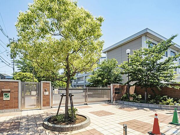 川崎市立さくら小学校（約178m）