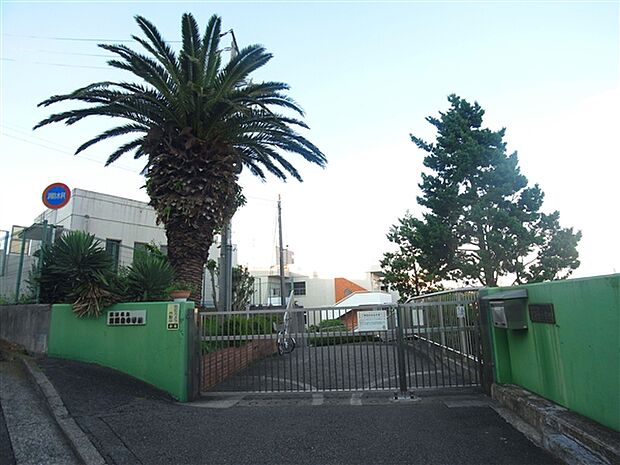横浜市立浅間台小学校（約723m）