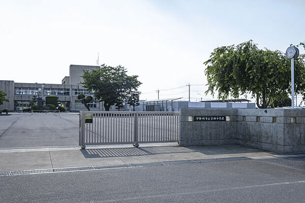 伊勢崎市立宮郷中学校(約1,533m)