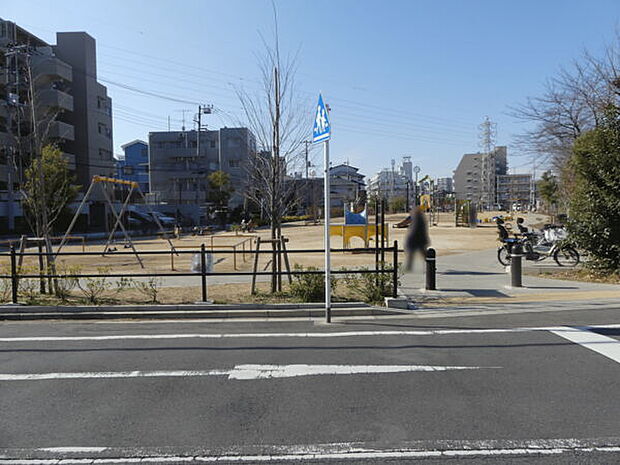 元町東公園（約751m）