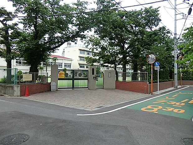 北区立滝野川第三小学校（約393m）