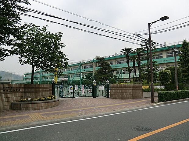 戸田市立戸田東小学校（約1,011m）