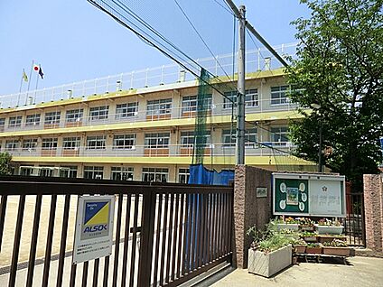 川口市立仲町小学校 183m
