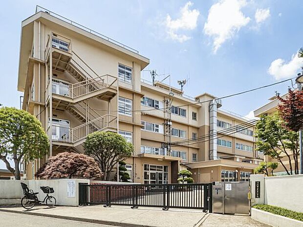 川崎市立久末小学校(約844m)