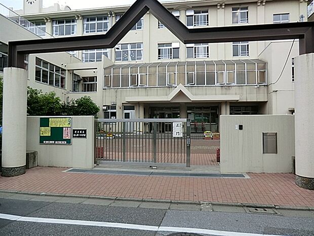 足立区立舎人第一小学校(約1,116m)