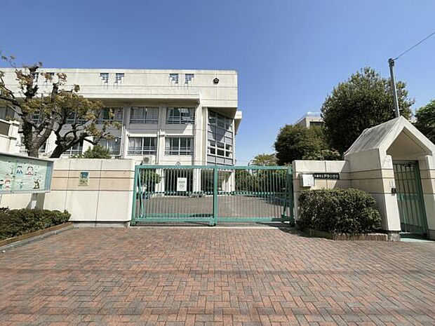 川崎市立戸手小学校(約360m)