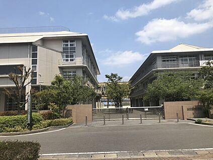 春日市立春日北中学校 1611m
