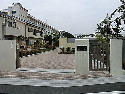 練馬区立南田中小学校 445m