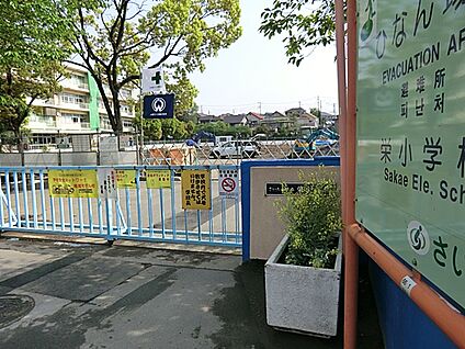 さいたま市立栄小学校 467m