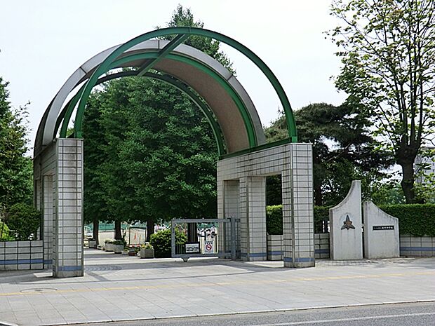 さいたま市立植竹中学校(約819m)