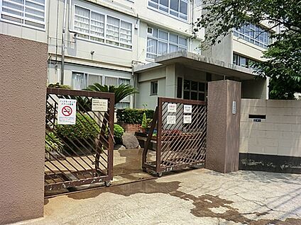 川崎市立住吉中学校 607m