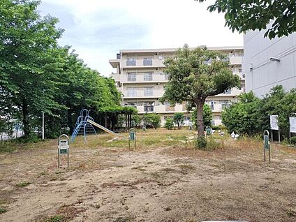 府営淡路住宅内公園 977m
