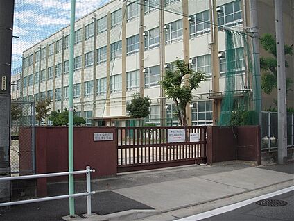 名古屋市立日比津中学校 564m