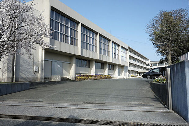筑紫野市立筑紫野中学校(約1,336m)
