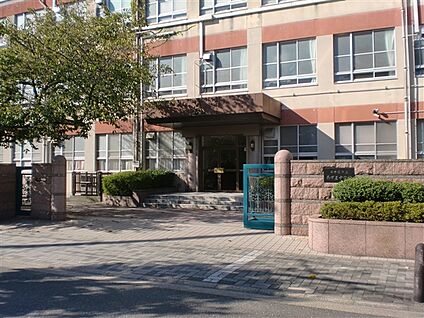 名古屋市立あずま中学校 677m