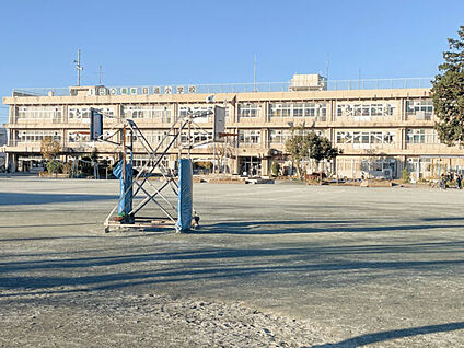 さいたま市立日進小学校 867m