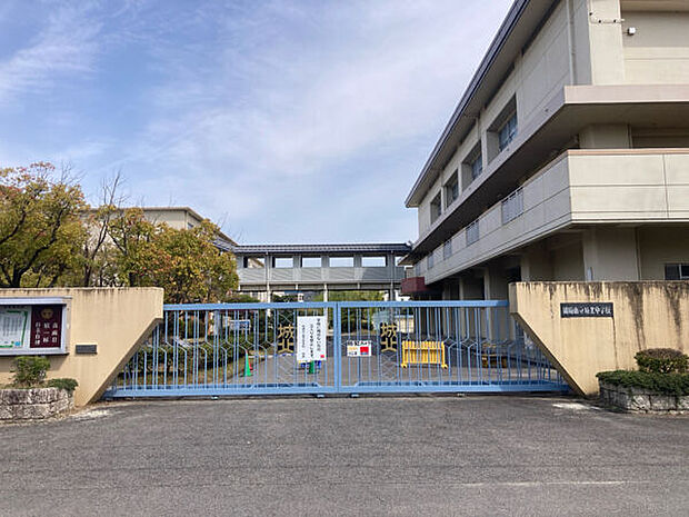 岡崎市立城北中学校（約1,471m）