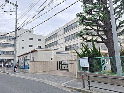 守口市立藤田小学校 217m