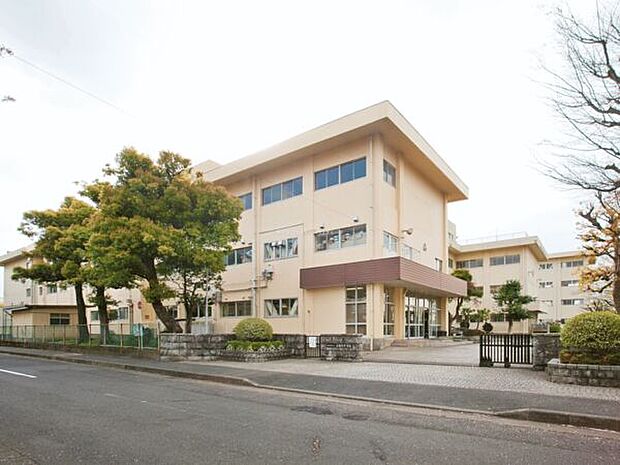相模原市立上鶴間中学校(約889m)