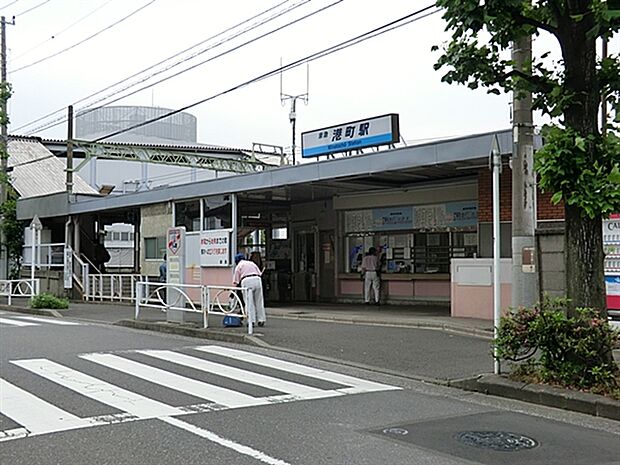 京浜急行電鉄「港町」駅(約480m)