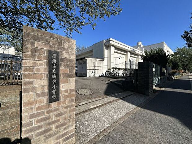 横浜市立南台小学校(約504m)