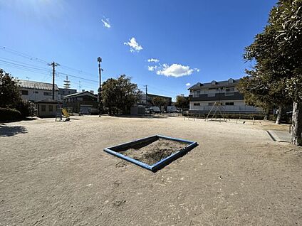 南八幡公園 1737m