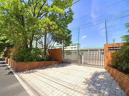 江戸川区立篠崎中学校 573m