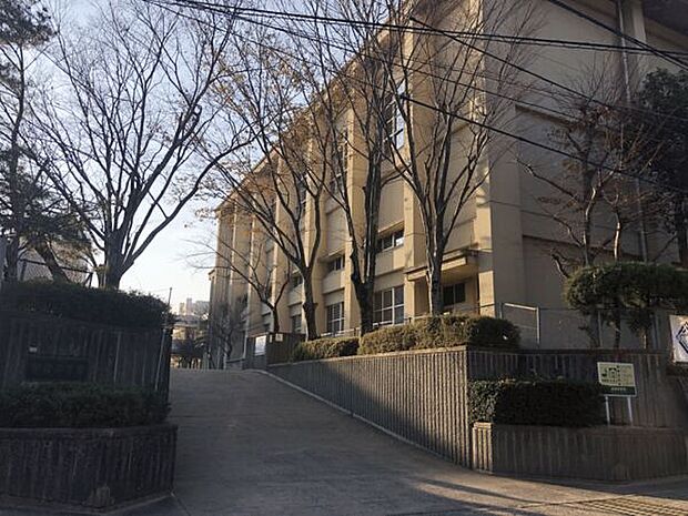 大野城市立御陵中学校(約1,513m)