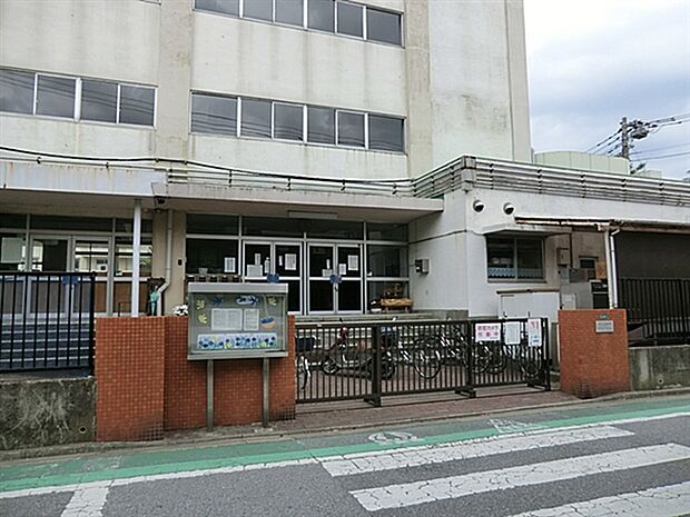 葛飾区立新宿小学校(約314m)