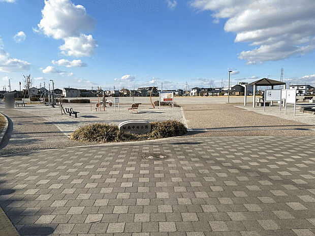 駅南中央公園(約627m)