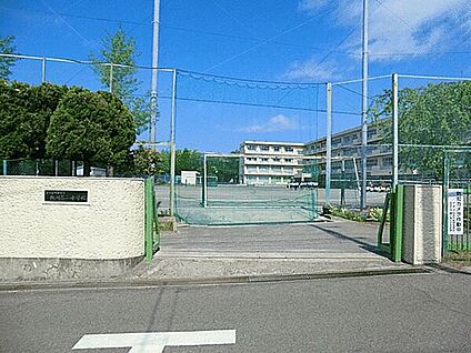 町田市立鶴川第二中学校 800m