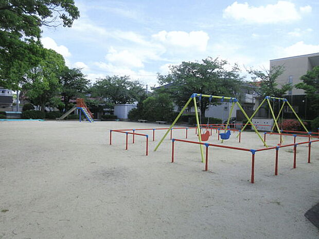 勢子坊公園(約1,301m)